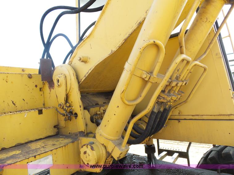 image for item J1675 1986 Caterpillar 206 rubber tire excavator