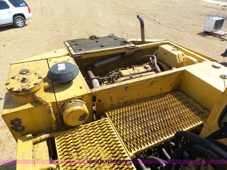 image for item J1675 1986 Caterpillar 206 rubber tire excavator