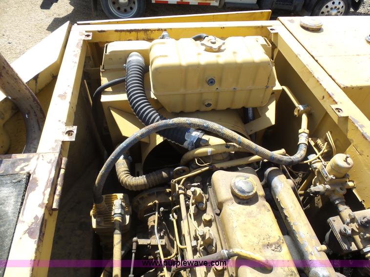 image for item J1675 1986 Caterpillar 206 rubber tire excavator