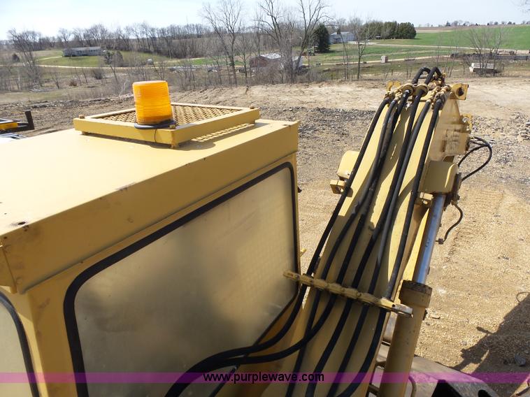 image for item J1675 1986 Caterpillar 206 rubber tire excavator