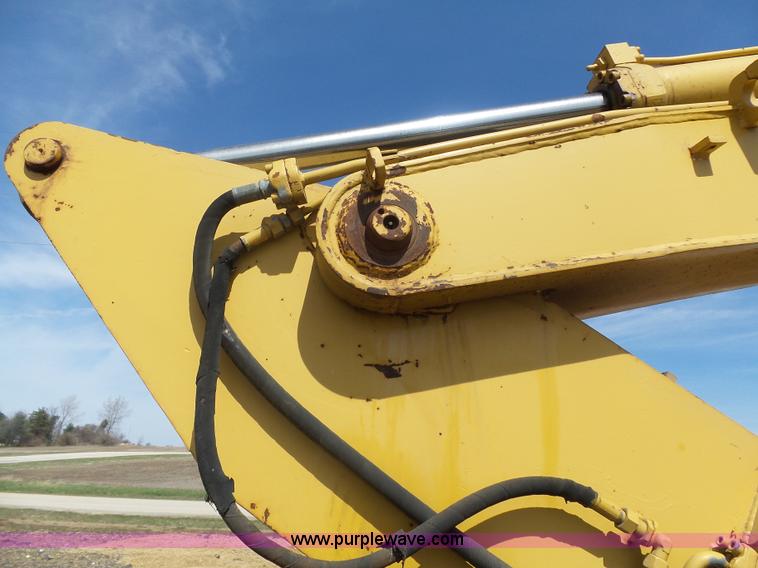 image for item J1675 1986 Caterpillar 206 rubber tire excavator