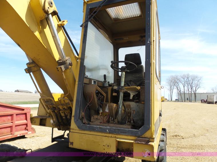 image for item J1675 1986 Caterpillar 206 rubber tire excavator