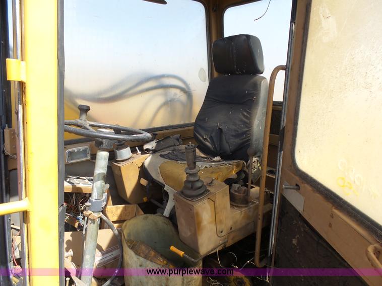 image for item J1675 1986 Caterpillar 206 rubber tire excavator