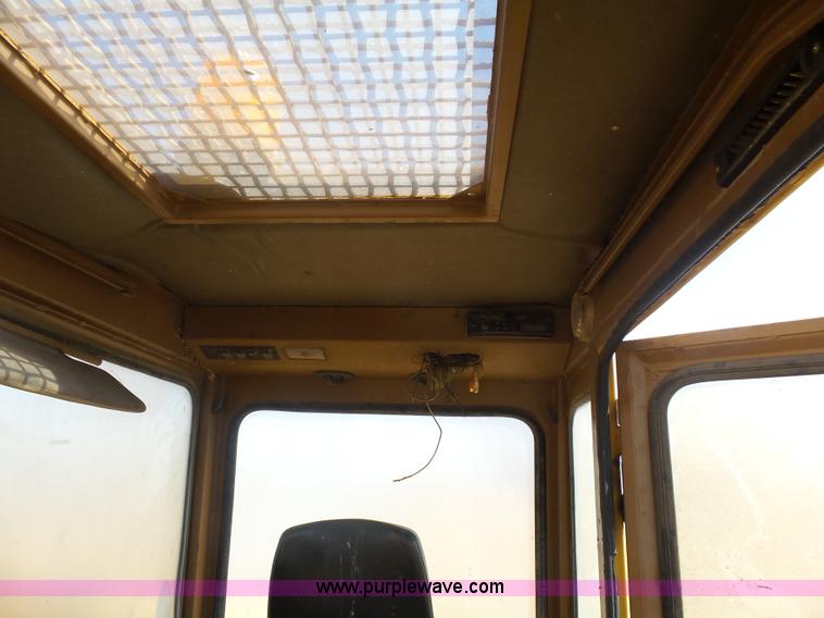 image for item J1675 1986 Caterpillar 206 rubber tire excavator