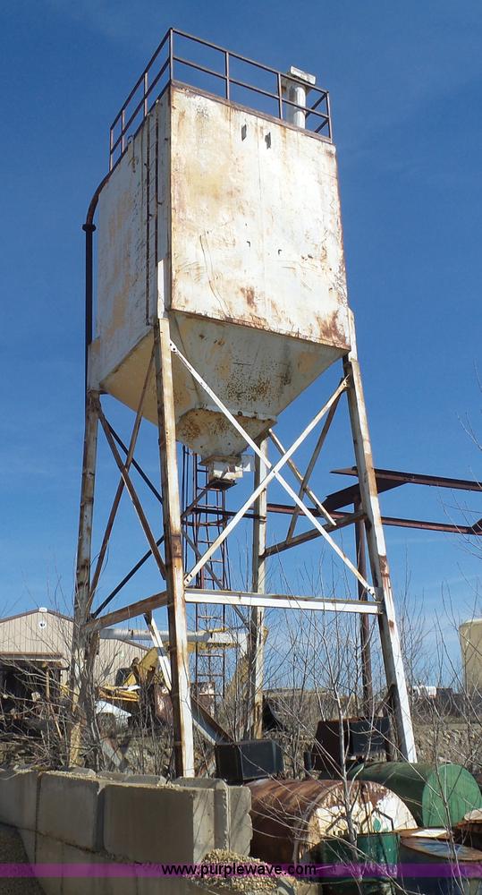 image for item J1678 Cement powder silo