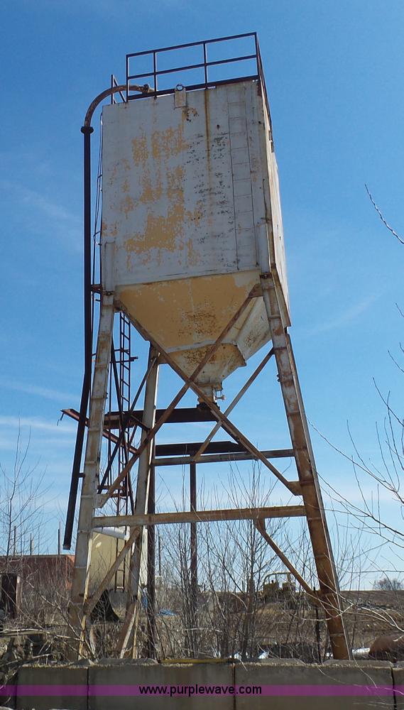 image for item J1678 Cement powder silo