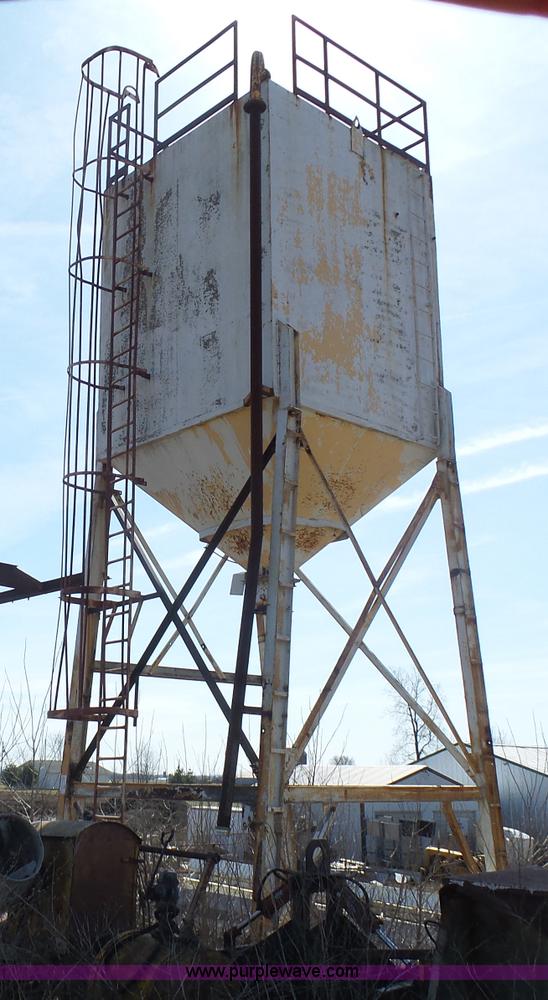 image for item J1678 Cement powder silo