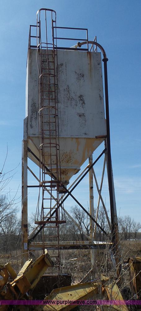 image for item J1678 Cement powder silo