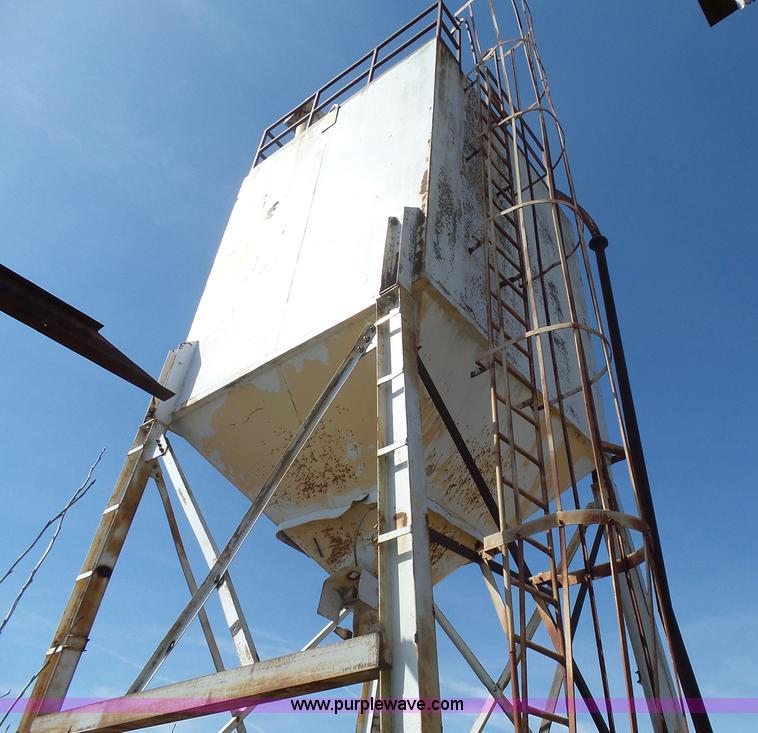 image for item J1678 Cement powder silo