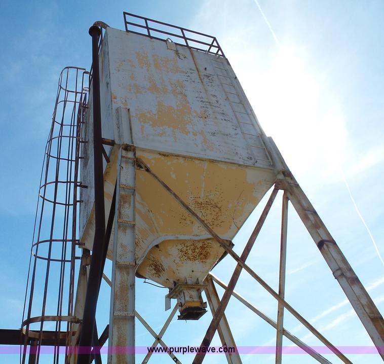 image for item J1678 Cement powder silo