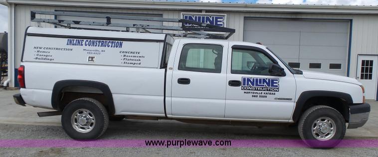 image for item J4170 2005 Chevrolet Silverado 2500HD Crew Cab pickup truck