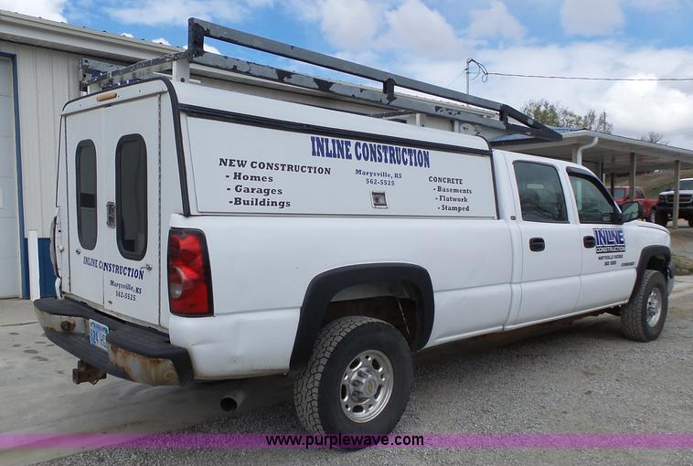 image for item J4170 2005 Chevrolet Silverado 2500HD Crew Cab pickup truck