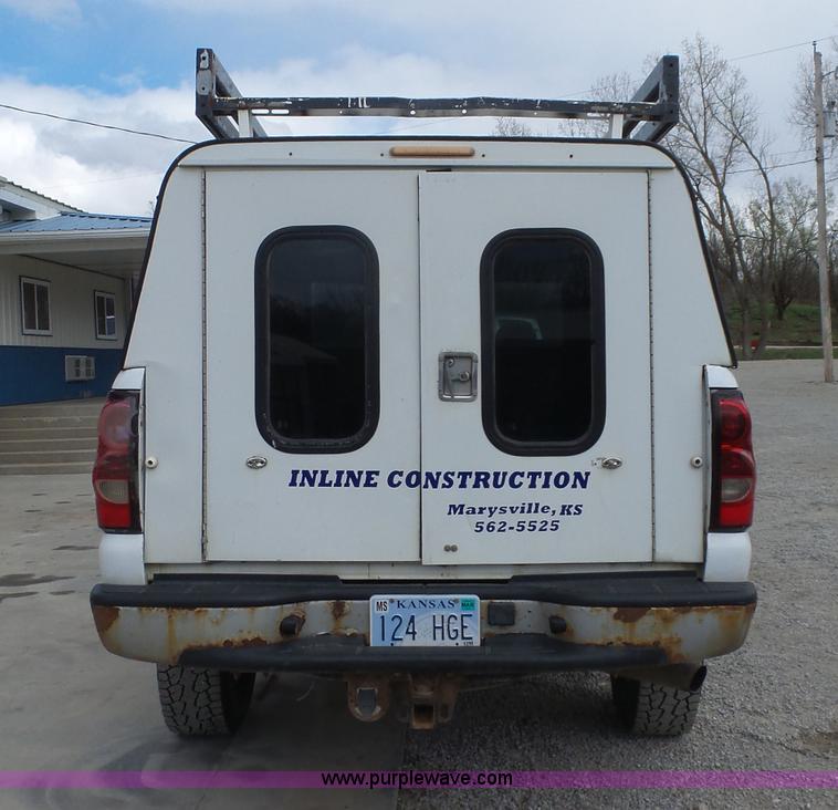 image for item J4170 2005 Chevrolet Silverado 2500HD Crew Cab pickup truck