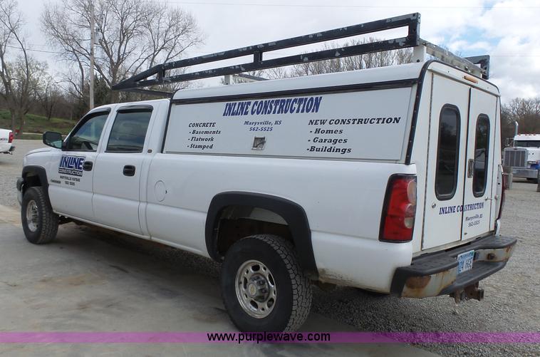 image for item J4170 2005 Chevrolet Silverado 2500HD Crew Cab pickup truck