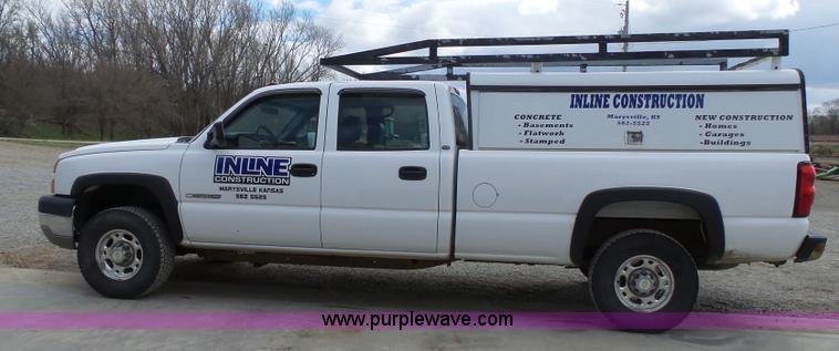 image for item J4170 2005 Chevrolet Silverado 2500HD Crew Cab pickup truck