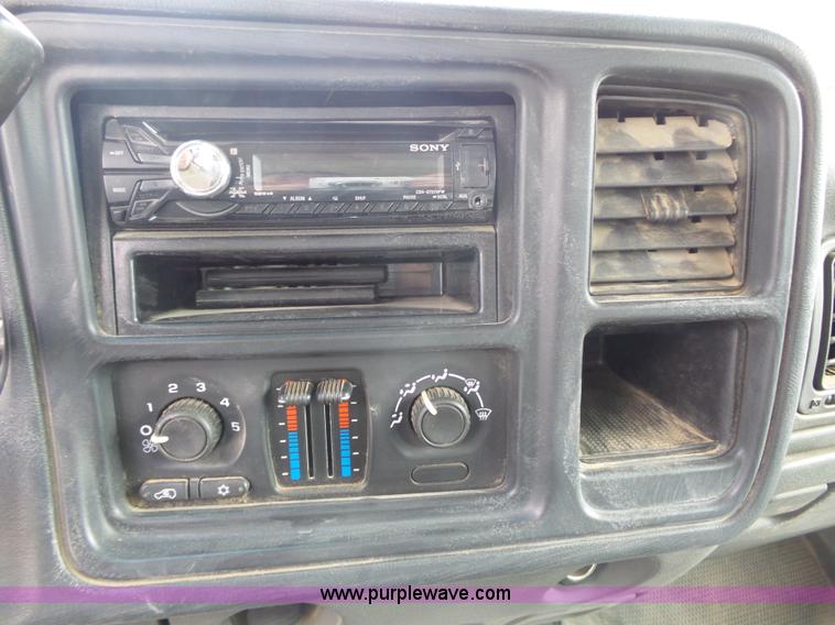 image for item J4170 2005 Chevrolet Silverado 2500HD Crew Cab pickup truck