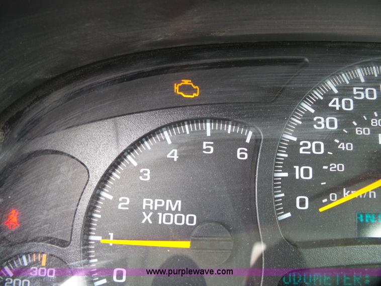 image for item J4170 2005 Chevrolet Silverado 2500HD Crew Cab pickup truck