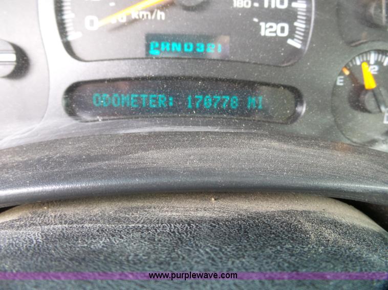 image for item J4170 2005 Chevrolet Silverado 2500HD Crew Cab pickup truck