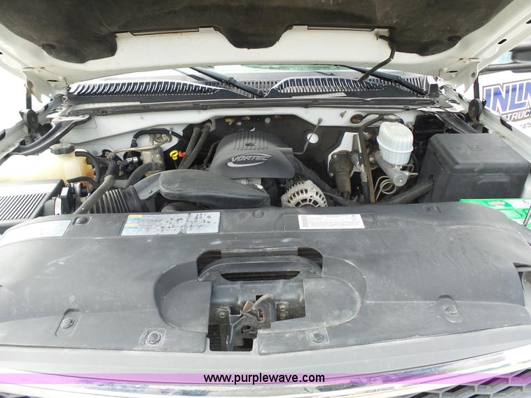 image for item J4170 2005 Chevrolet Silverado 2500HD Crew Cab pickup truck