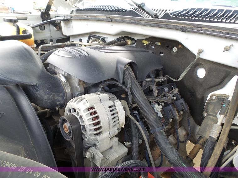 image for item J4170 2005 Chevrolet Silverado 2500HD Crew Cab pickup truck