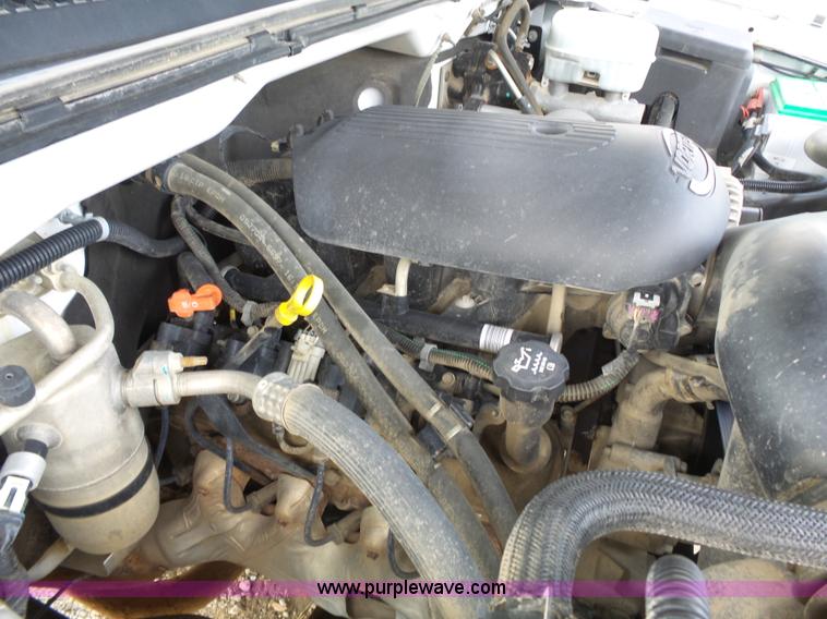 image for item J4170 2005 Chevrolet Silverado 2500HD Crew Cab pickup truck