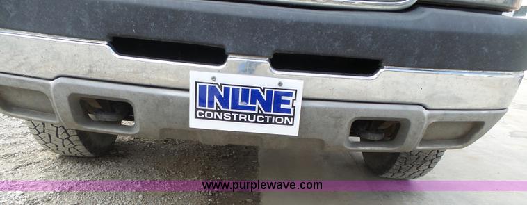 image for item J4170 2005 Chevrolet Silverado 2500HD Crew Cab pickup truck