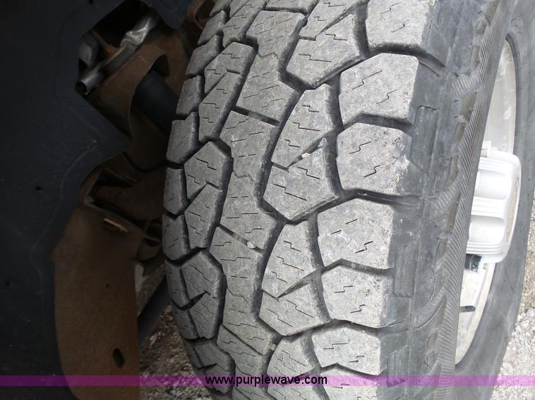 image for item J4170 2005 Chevrolet Silverado 2500HD Crew Cab pickup truck