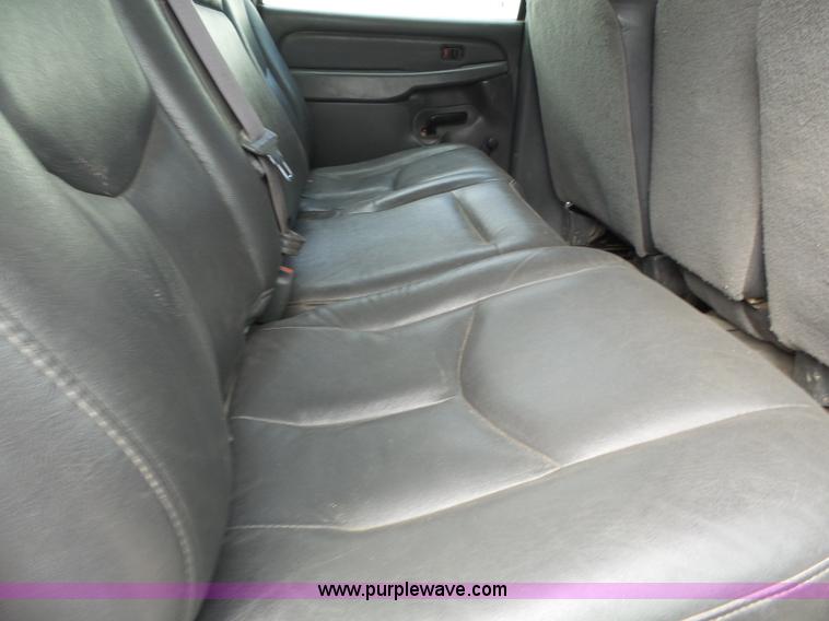 image for item J4170 2005 Chevrolet Silverado 2500HD Crew Cab pickup truck