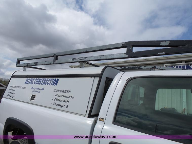 image for item J4170 2005 Chevrolet Silverado 2500HD Crew Cab pickup truck