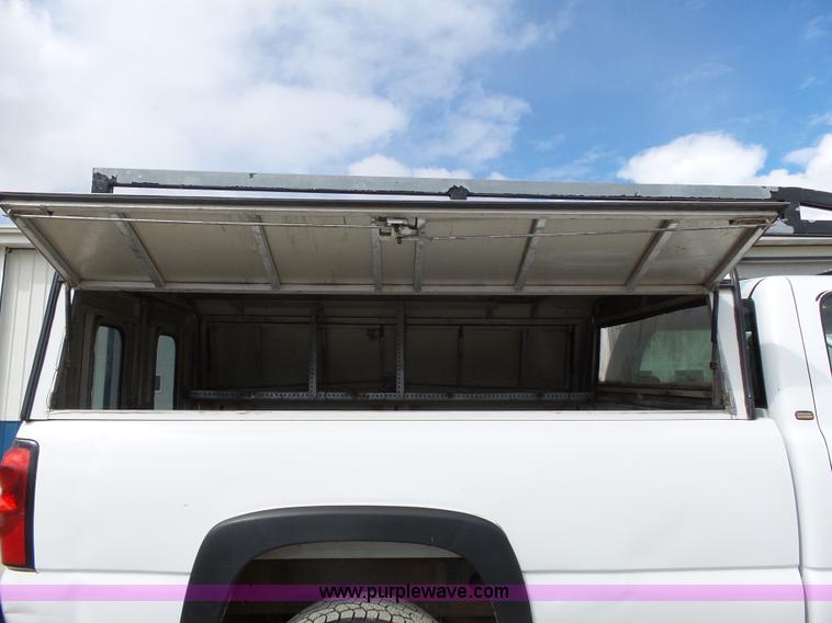 image for item J4170 2005 Chevrolet Silverado 2500HD Crew Cab pickup truck