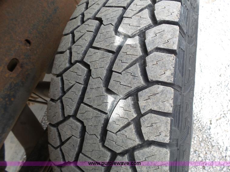 image for item J4170 2005 Chevrolet Silverado 2500HD Crew Cab pickup truck