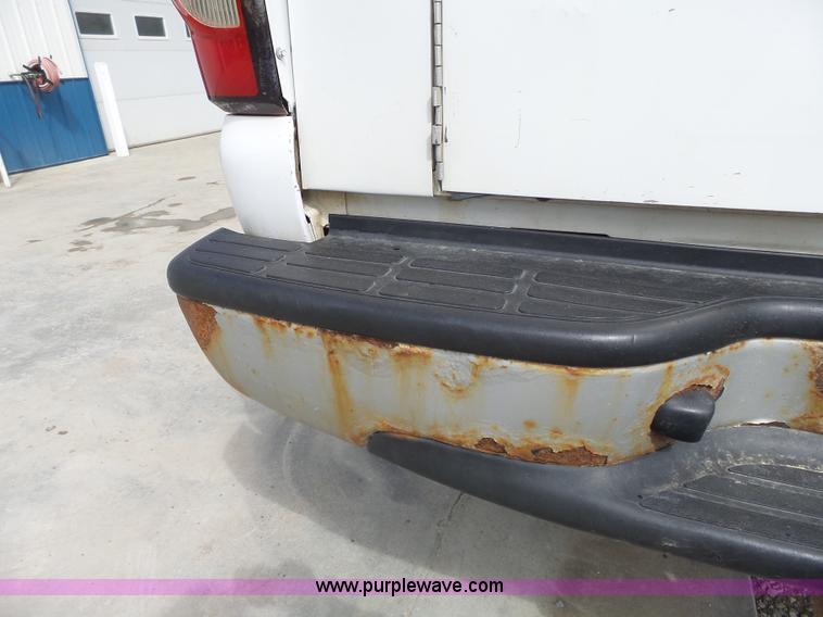 image for item J4170 2005 Chevrolet Silverado 2500HD Crew Cab pickup truck