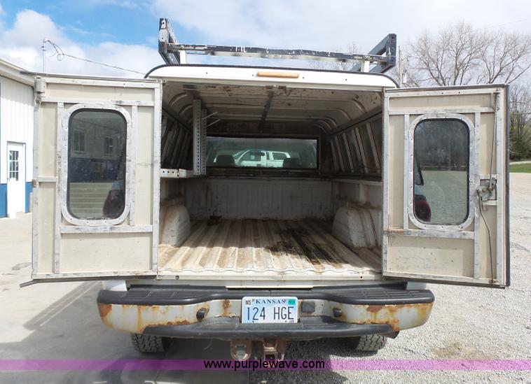 image for item J4170 2005 Chevrolet Silverado 2500HD Crew Cab pickup truck