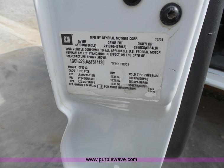 image for item J4170 2005 Chevrolet Silverado 2500HD Crew Cab pickup truck