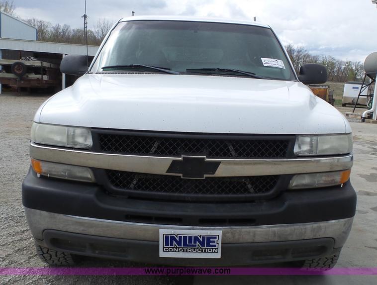 image for item J4171 2001 Chevrolet Silverado 2500HD Ext. Cab pickup truck