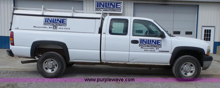 image for item J4171 2001 Chevrolet Silverado 2500HD Ext. Cab pickup truck