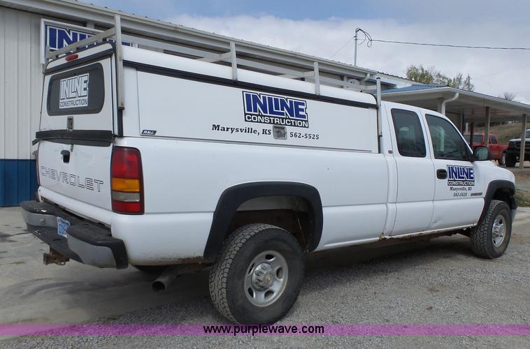 image for item J4171 2001 Chevrolet Silverado 2500HD Ext. Cab pickup truck