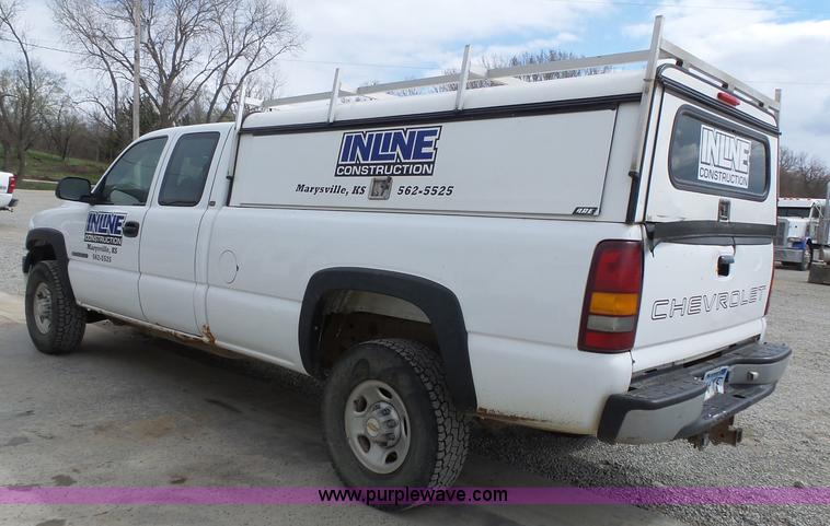 image for item J4171 2001 Chevrolet Silverado 2500HD Ext. Cab pickup truck