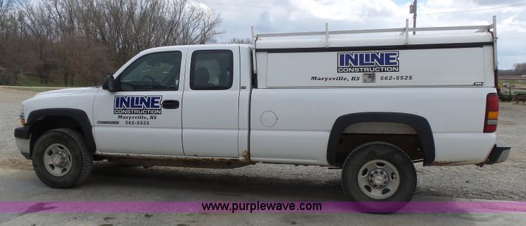 image for item J4171 2001 Chevrolet Silverado 2500HD Ext. Cab pickup truck