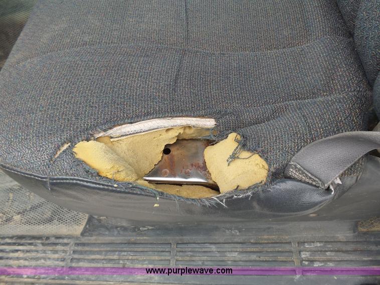 image for item J4171 2001 Chevrolet Silverado 2500HD Ext. Cab pickup truck