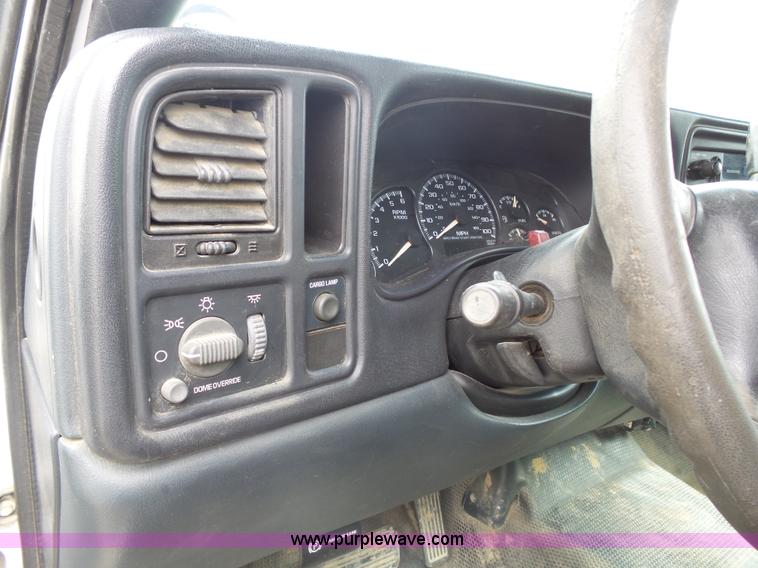 image for item J4171 2001 Chevrolet Silverado 2500HD Ext. Cab pickup truck