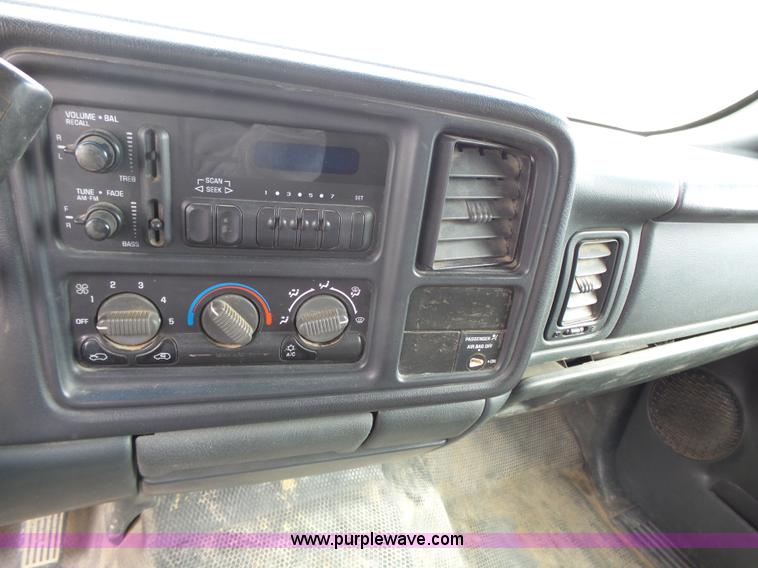 image for item J4171 2001 Chevrolet Silverado 2500HD Ext. Cab pickup truck