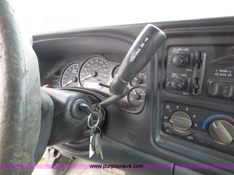 image for item J4171 2001 Chevrolet Silverado 2500HD Ext. Cab pickup truck