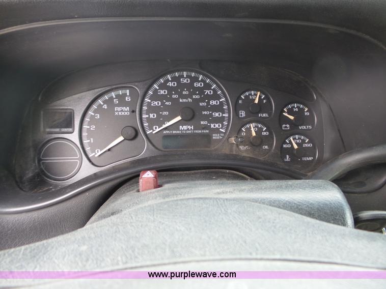 image for item J4171 2001 Chevrolet Silverado 2500HD Ext. Cab pickup truck