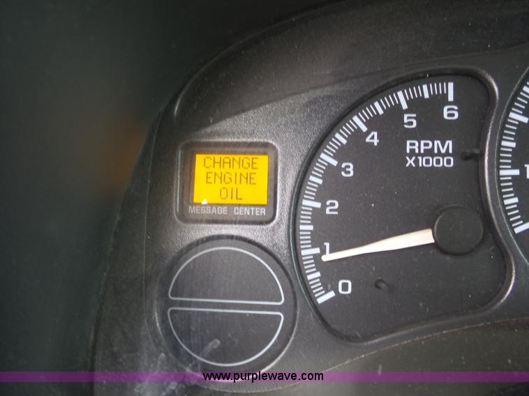 image for item J4171 2001 Chevrolet Silverado 2500HD Ext. Cab pickup truck