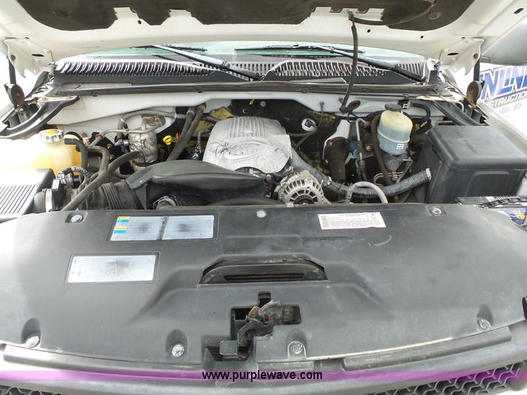 image for item J4171 2001 Chevrolet Silverado 2500HD Ext. Cab pickup truck