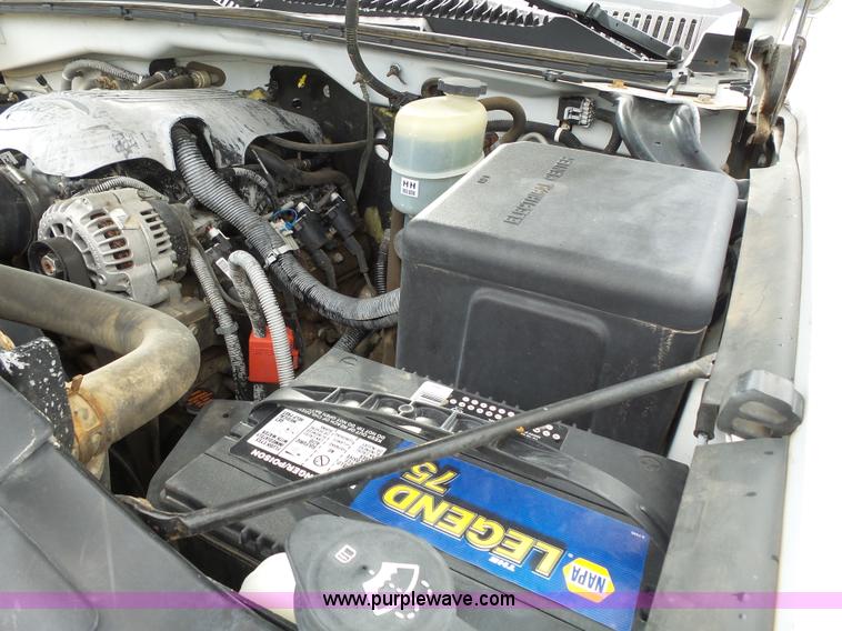 image for item J4171 2001 Chevrolet Silverado 2500HD Ext. Cab pickup truck