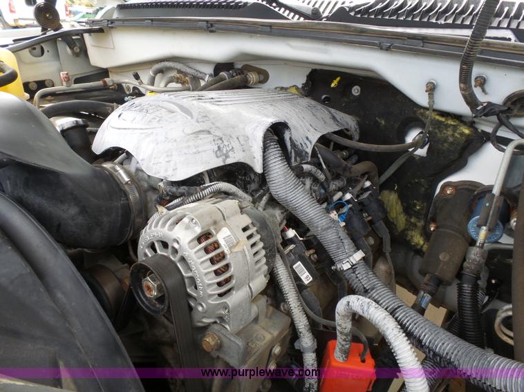 image for item J4171 2001 Chevrolet Silverado 2500HD Ext. Cab pickup truck