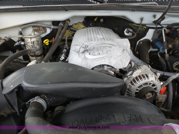 image for item J4171 2001 Chevrolet Silverado 2500HD Ext. Cab pickup truck