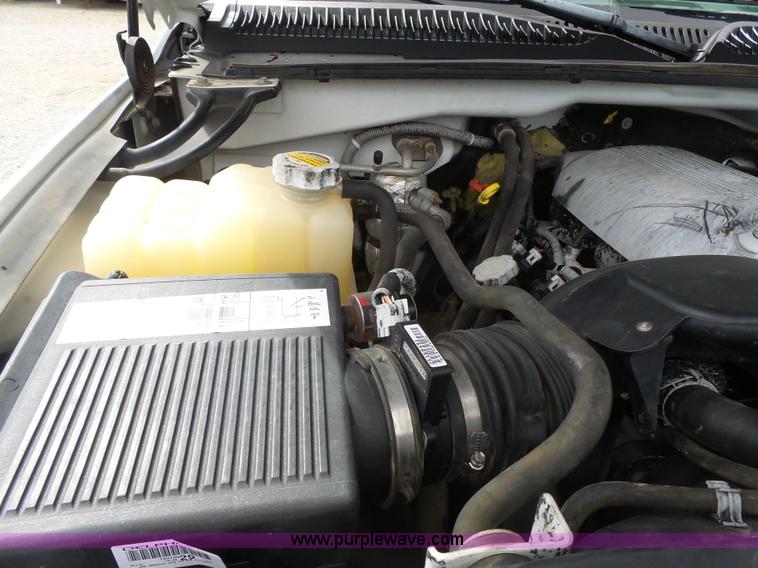 image for item J4171 2001 Chevrolet Silverado 2500HD Ext. Cab pickup truck